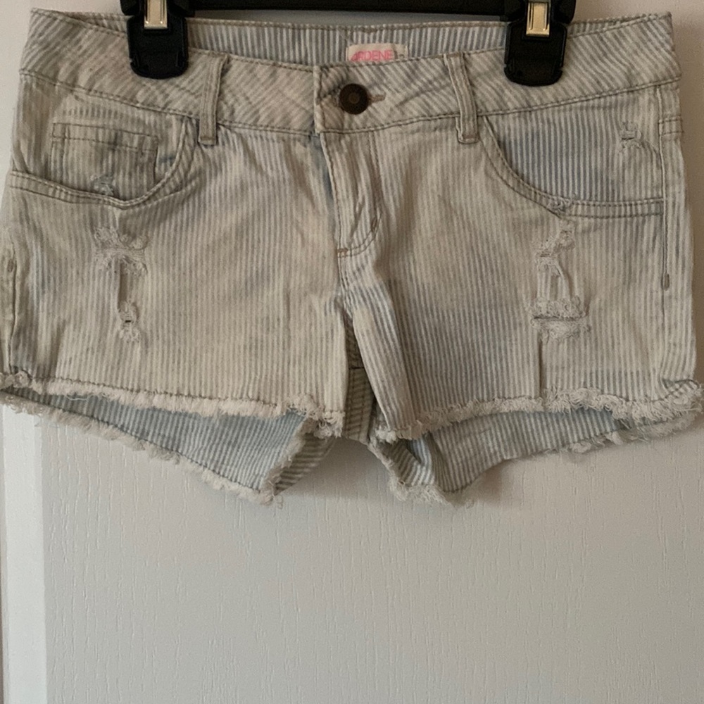 Light blue short.